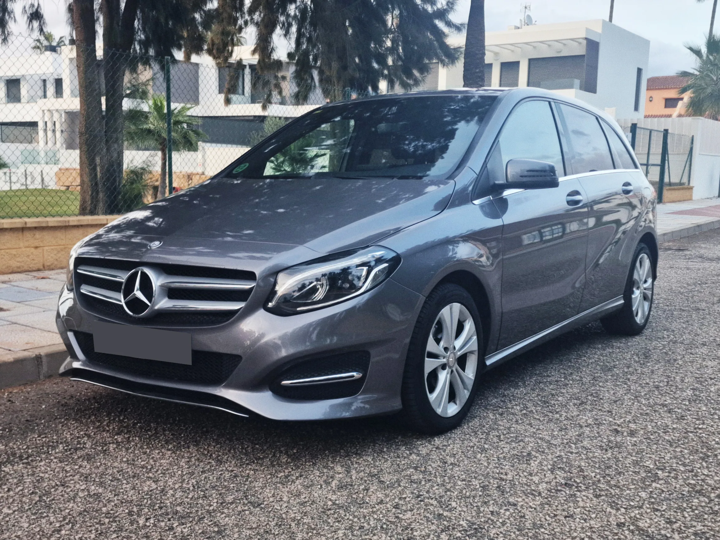 MERCEDES B180